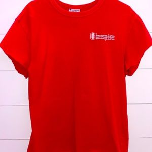 🍓cute bright red champion tshirt 🍓